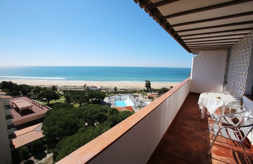 Torralta Apartment | Alvor Torralta: 3-Bedroom Apartment with Oceanfront Views