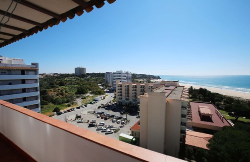 Torralta Apartment | Alvor Torralta: 3-Bedroom Apartment with Oceanfront Views