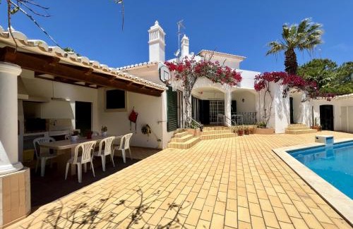 Unhais da Serra Villa | Cozy Alvor Villa with Pool - Perfect for Family Getaways