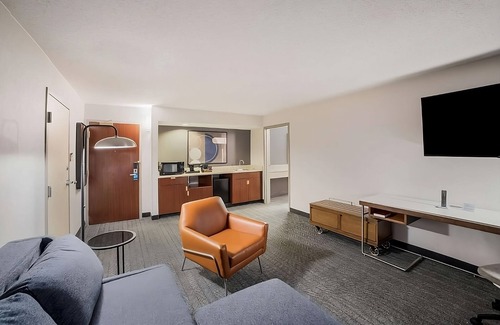 Chandler Apartment | Relax in a Pet-Friendly 1BR Unit with Outdoor Pool