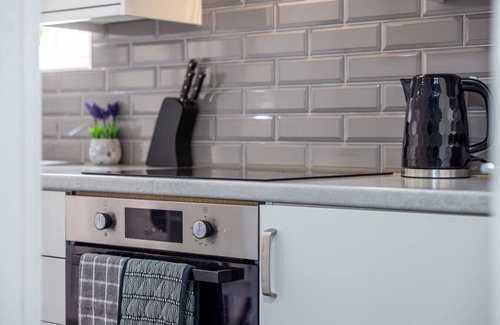 Cradley Apartment | Convenient Apartment 1 with Parking & Sky TV Near You