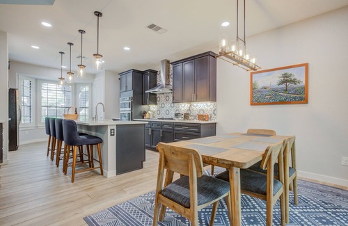 Gracywoods House | Perfect Retreat Near Q2: Pet-Friendly Getaway Awaits