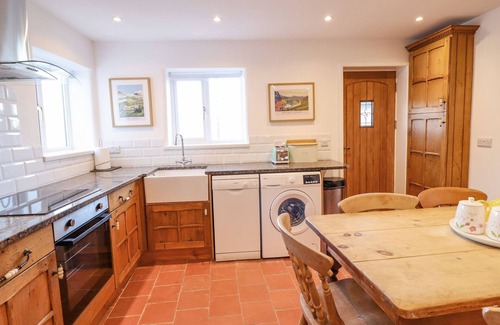 Froncysyllte Cottage | Cozy Alwyn Cottage with Pet-Friendly Amenities in Froncysyllte