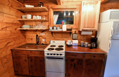 Girdwood Cabin | Exceptional Alyeska Hideaway Log Cabins with Spa & Kitchen