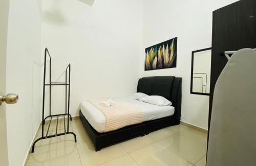 Kluang House | Comfortable Alyn Home Kluang II with Netflix and Wifi