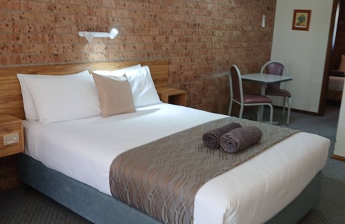 Gunnedah Hotel | ALYN MOTEL: Guest Rated 9.6 with Family-Friendly Amenities