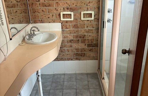 Gunnedah Hotel | ALYN MOTEL: Guest Rated 9.6 with Family-Friendly Amenities