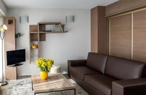 Oloron-Sainte-Marie Hotel | Relaxing Alysson Hôtel: 4-Star Stay with Pool & Spa
