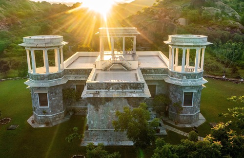 Ghanerao Villa | Elegant Amã Stays & Trails Abhay Manor with Pool and Pets