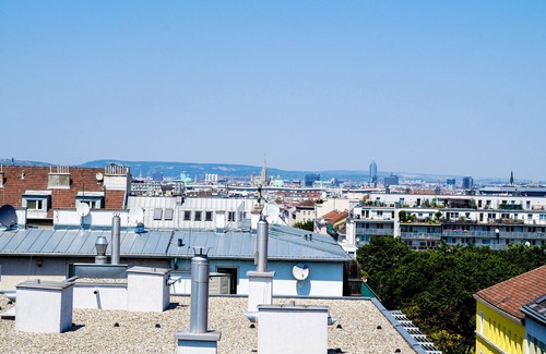 Favoriten Apartment | Cozy AM Apartment I Vienna with Pool and Breakfast Included