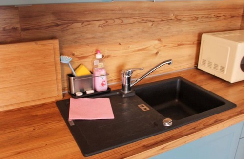 Muritz Apartment | Family-Friendly Am Apfelbaum Apartment with Kitchen