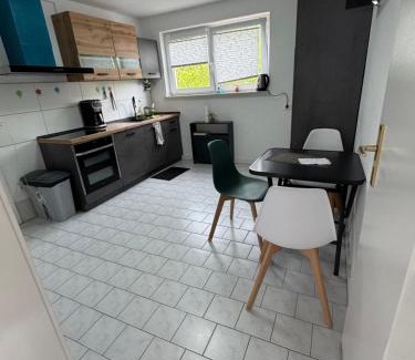 Sued Apartment | Budget-Friendly Stay at Am Auepark - Pet & Child Friendly!