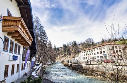 Oberschonau Apartment | Discover Am Bruckenstüberl: 4-Star Pet-Friendly Retreat