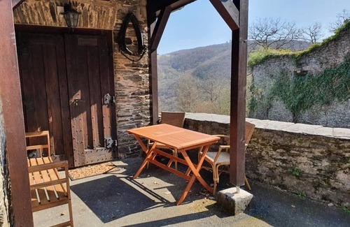 Sauerthal Apartment | Idyllic Getaway at Am Burggraben auf der Sauerburg