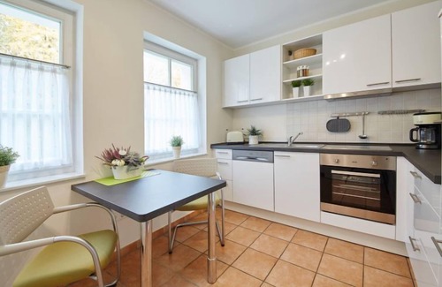 Niederhelden House | Explore Am Golf- und Reitpark: Pet-Friendly Lake Views