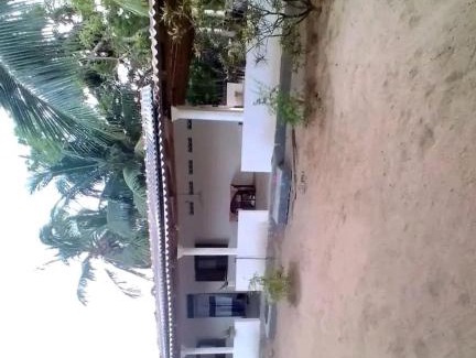 Nilaveli House | Affordable AM Guest House: Pet & Child Friendly Retreat