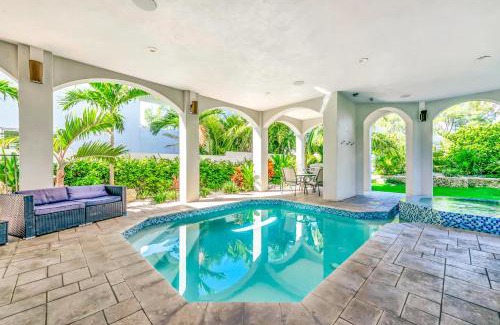 Anna Maria House | Experience AM I Dreaming: Pet-Friendly Oceanfront Oasis