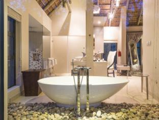 Thorny Bush Game Reserve Cabin | Relax at AM Lodge, Villa & Spa - 5-Star Hoedspruit Retreat