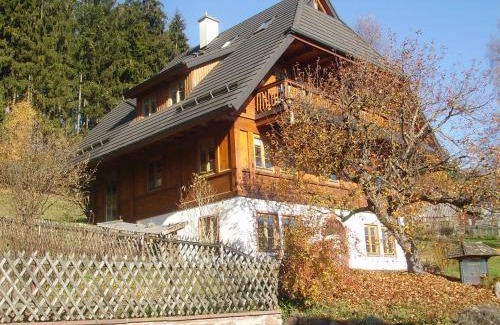 Koenigsfeld im Schwarzwald House | Discover Am Neuhausbauernhof: Pet-Friendly Retreat