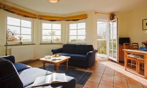 Ostseebad Ahrenshoop Apartment | Pet-Friendly Haven: Am Paetowhof 3-4 with Great Reviews