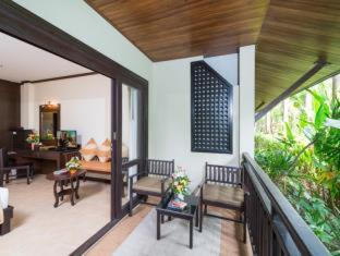 Lamai City Center Resort | Relaxing Am Samui Palace with Oceanfront Pool and Dining