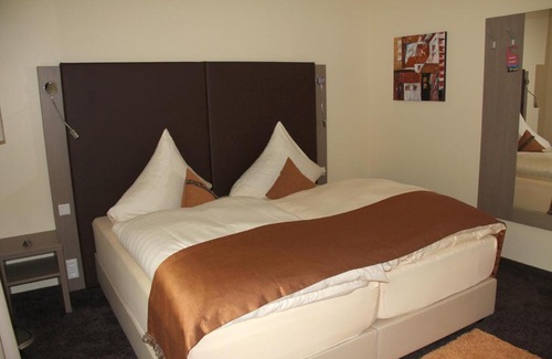 Worms Hotel | Convenient Stay at Am Schlosspark - Family & Wheelchair Friendly