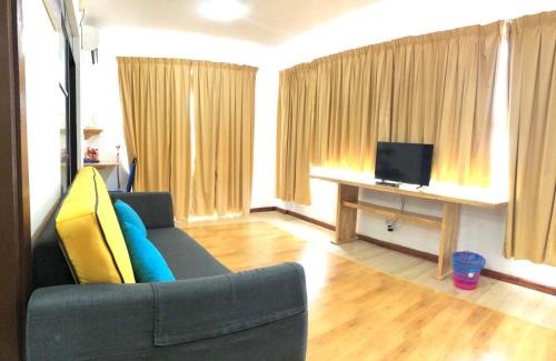 Kampung Telaga Batin Hotel | Cozy Am Transit Inn with Oceanfront Views and Breakfast
