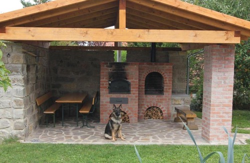 Mellrichstadt Apartment | Pet-Friendly Retreat at Am-Turm for Families and Friends