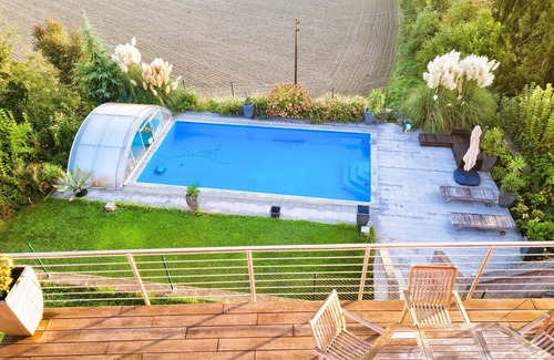 Leonding Villa | Ideal Retreat at Am Weinberg: Pool, Sauna & Near Linz