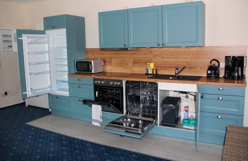 Muritz Apartment | Family-Friendly Am Wiesenblick Apartment by Müritz