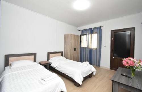 Parakar Hotel | Runway Rooms