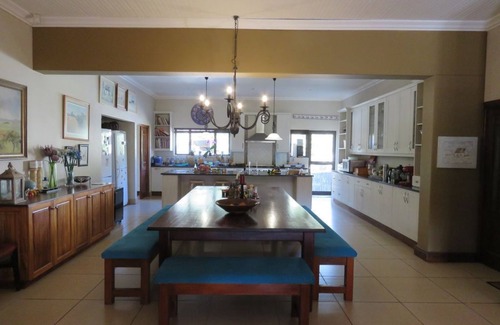 Grahamstown House | Inviting Farm House with Pool and Kitchen Amenities
