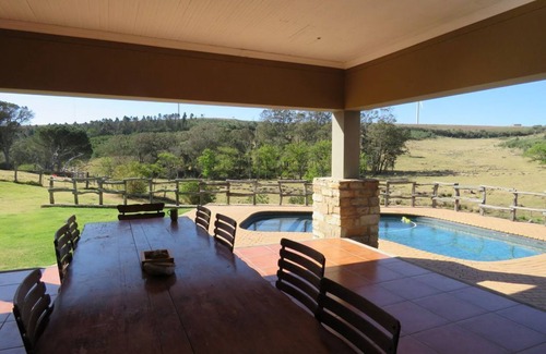 Grahamstown House | Inviting Farm House with Pool and Kitchen Amenities