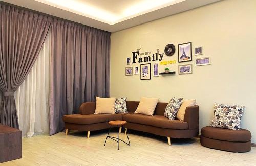 Malacca City Apartment | Exceptional Amadel Residence: Top-Rated Stay with Pool & Hot Tub