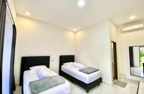 Tentena House | Budget-Friendly Amadeo Guest House with Breakfast Included
