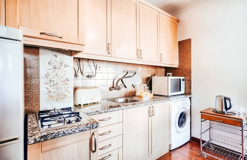 Mina Apartment | Pet-Friendly Amadora Terrace View with Spa & Breakfast