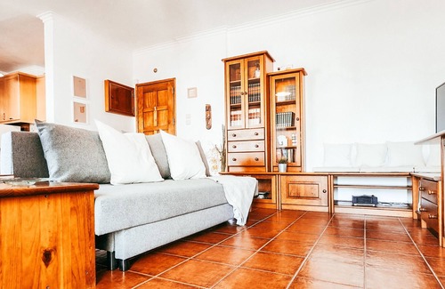 Mina Apartment | Pet-Friendly Amadora Terrace View with Spa & Breakfast