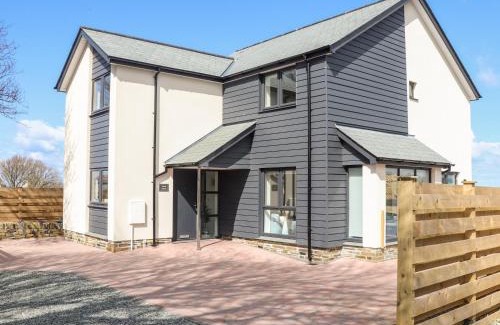 Tintagel House | Discover Amal Anpras: 4-Star Retreat for Families & Pets