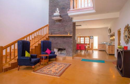 Tehri Range House | Amala Mountain View Villa with Lawn: Family-Friendly Retreat