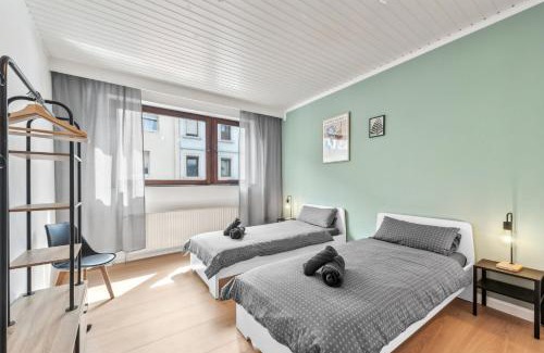 Kaiserslautern Apartment | Amalfi A06: Family-Friendly Retreat with Netflix & Terrace