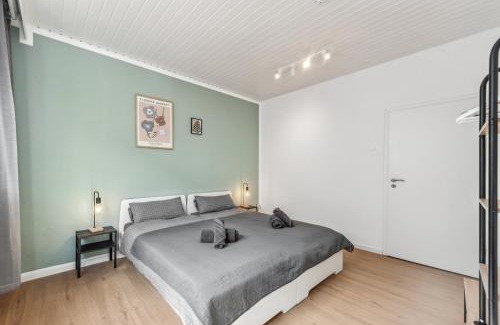Kaiserslautern Apartment | Amalfi A06: Family-Friendly Retreat with Netflix & Terrace