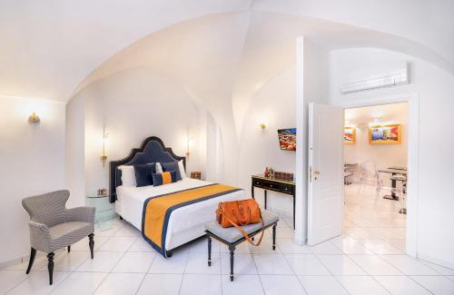 Amalfi Bed & Breakfast | Cozy Amalfi Resort: Oceanfront Bliss with Pool & Dining