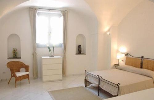 Amalfi Bed & Breakfast | Cozy Amalfi Resort: Oceanfront Bliss with Pool & Dining
