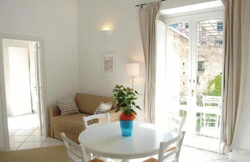 Amalfi Bed & Breakfast | Cozy Amalfi Resort: Oceanfront Bliss with Pool & Dining