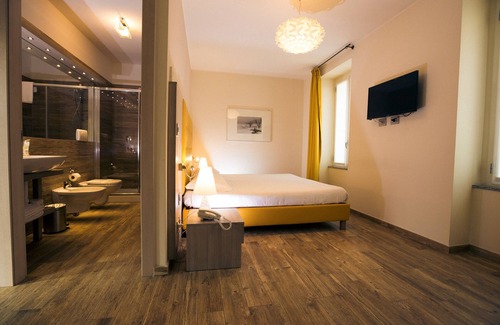 Gallarate Bed & Breakfast | Cozy Amalia Bakery Home: Family-Friendly with Breakfast & Dining