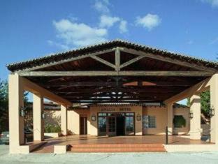 Kalambaka Hotel | Relax at Amalia Hotel Kalambaka with Oceanfront Views
