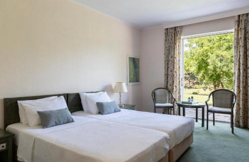 Kalambaka Hotel | Relax at Amalia Hotel Kalambaka with Oceanfront Views
