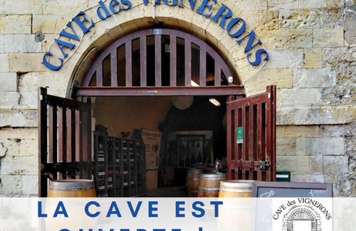 Montlouis-sur-Loire Apartment | Amalouyse Gîte: Cozy Duplex for 4 by the Loire