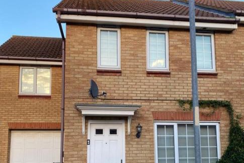 Gorleston-on-Sea House | Amama's Cabin: Pet-Friendly Retreat with Ocean Views