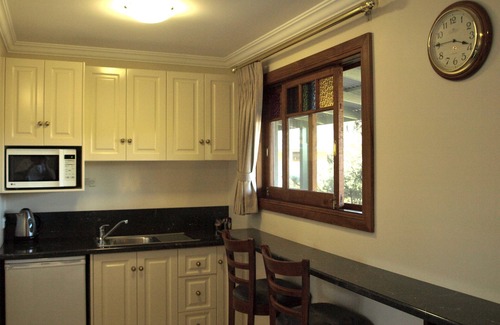 Amamoor Bed & Breakfast | Discover Amamoor Lodge: Rated 9.6 with Pool & Breakfast